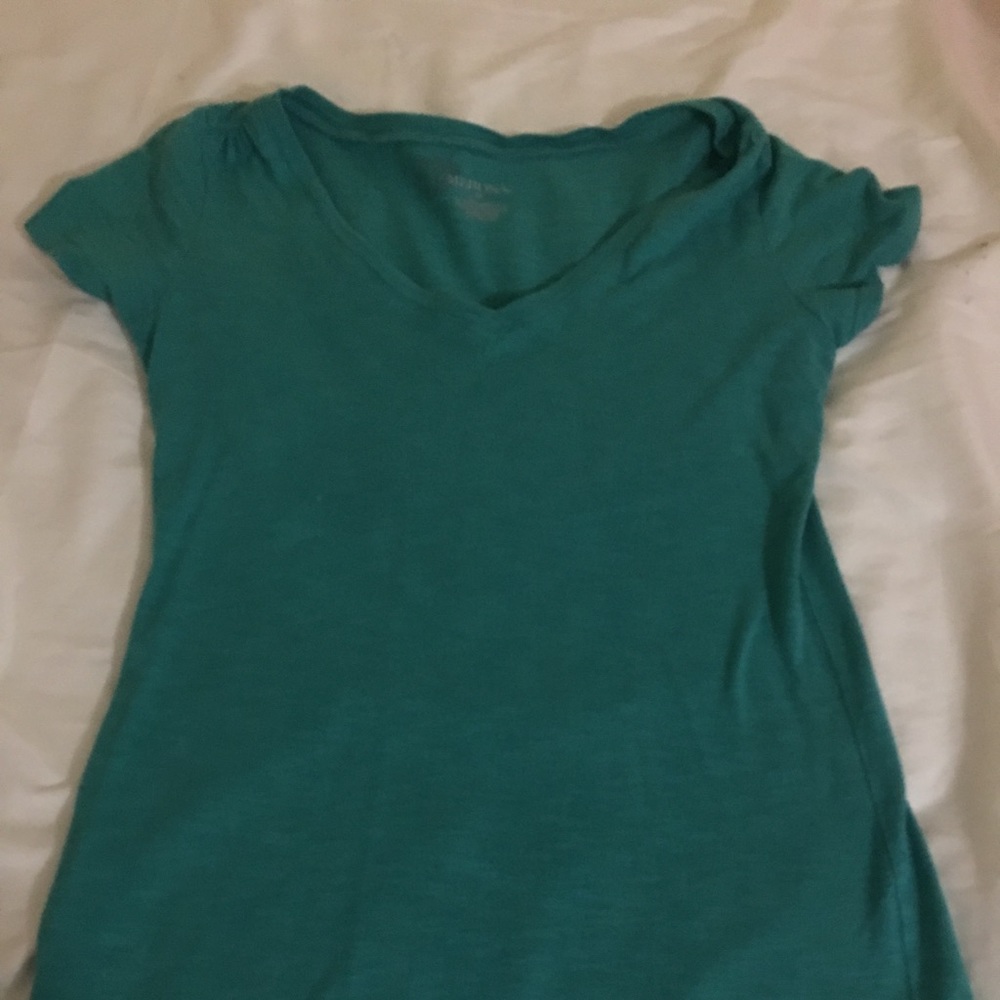 Green/blue v-neck t-shirt